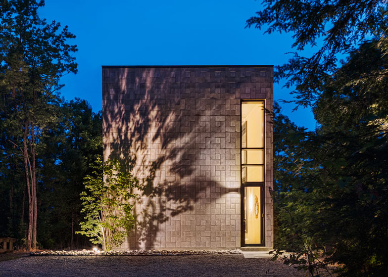 dezeen_Chelsea-Hill-House-by-Kariouk-Associates_ss_2.jpg