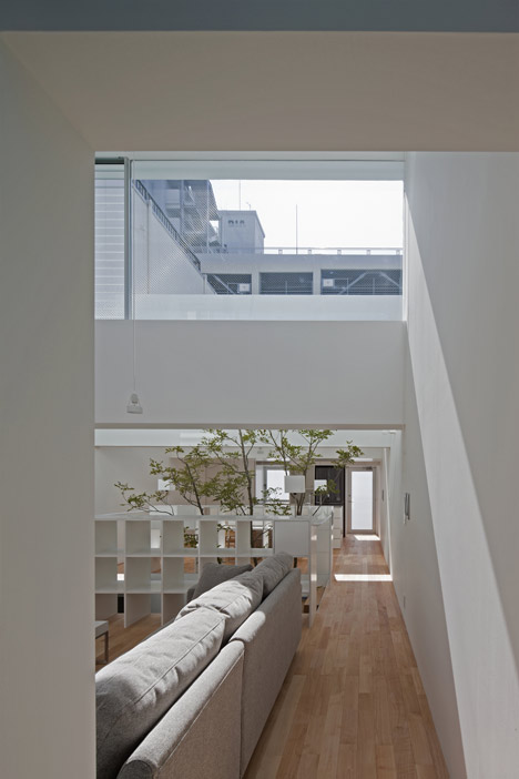 dezeen_Machi-House-by-UID-Architects_ss_11.jpg