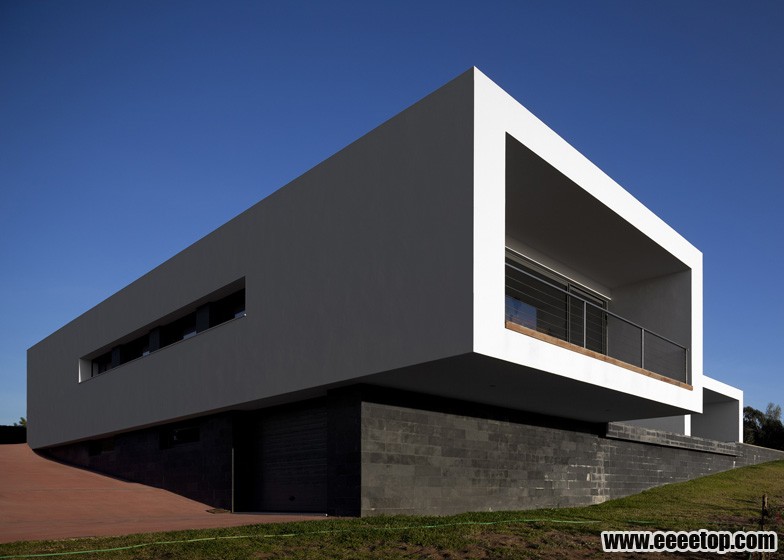 dezeen_U-House-by-Jorge-Graca-Costa_ss_4.jpg