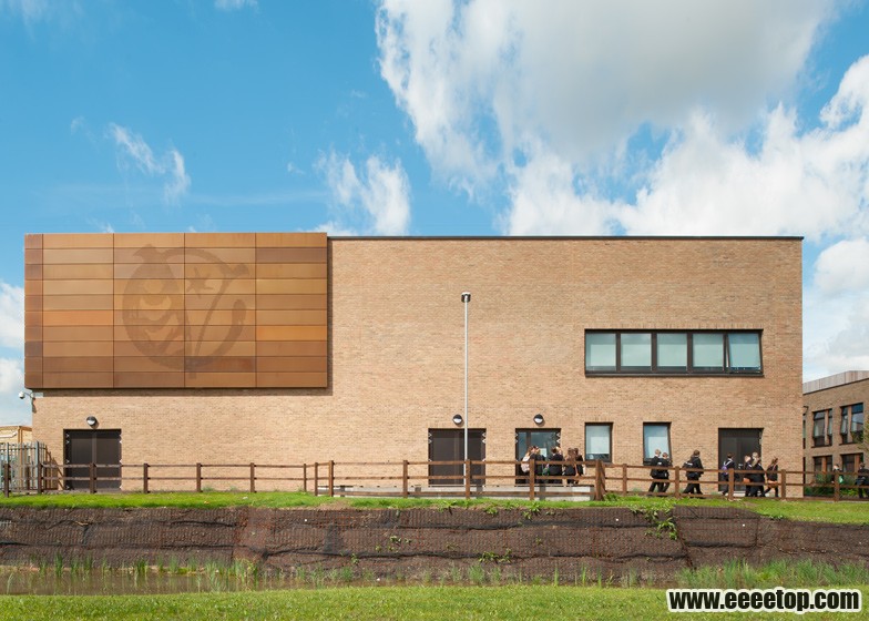 dezeen_Cornelius-Vermuyden-School-by-Nicholas-Hare_ss_5.jpg