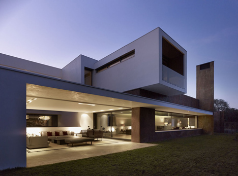 dezeen_Vivienda-en-la-Moraleja-by-DAHL-GHG_8.jpg