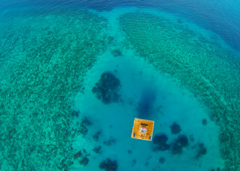 Underwater-Room-at-The-Manta-Resort_dezeen_5.jpg