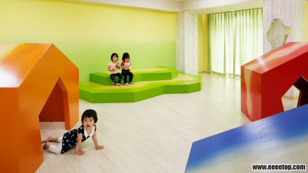 5526e58ce58ecea119000353_lhm-kindergarten-moriyuki-ochiai-architects_lhm13-1000x562.jpg