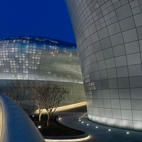 Dongdaemun-Design-Park-and-Plaza.jpg