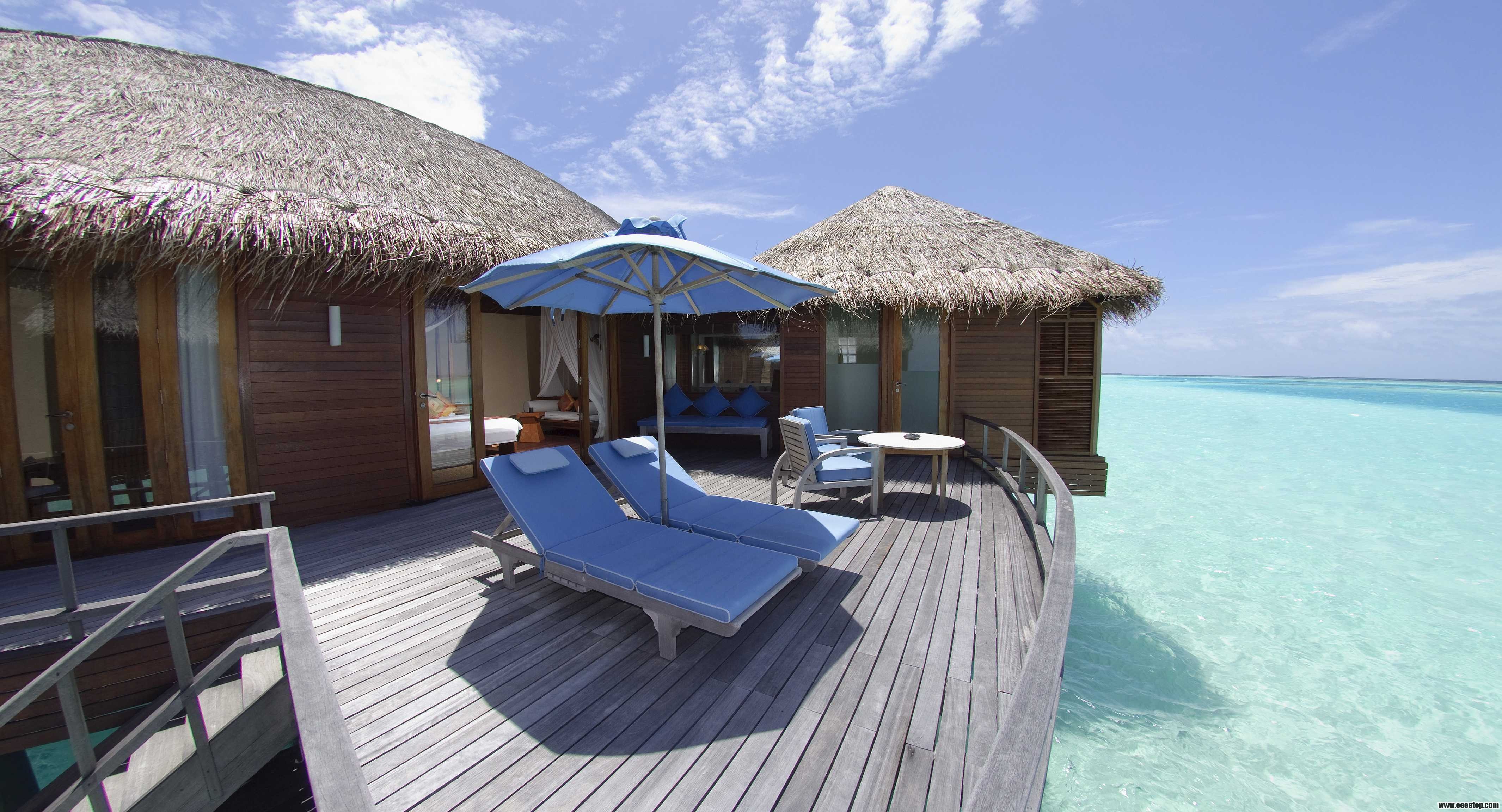 Deluxe Overwater Suite sundeck.jpg